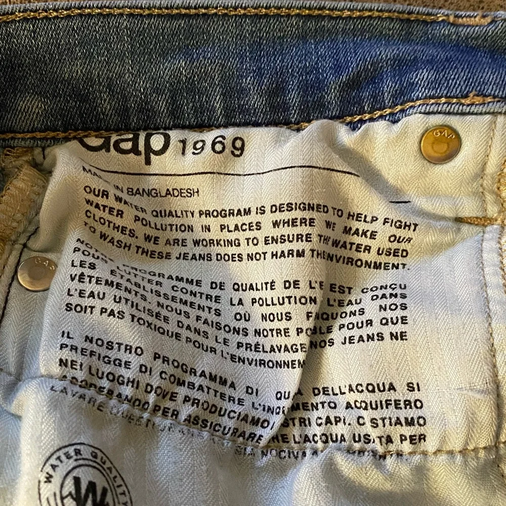 Women’s Gap 30” Resolution Slim Straight Denim Jean Shorts - Picture 5 of 5